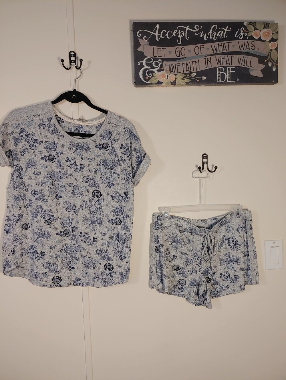 Lucky Brand Small Grey/blue Floral Short Sleeve Pajama set